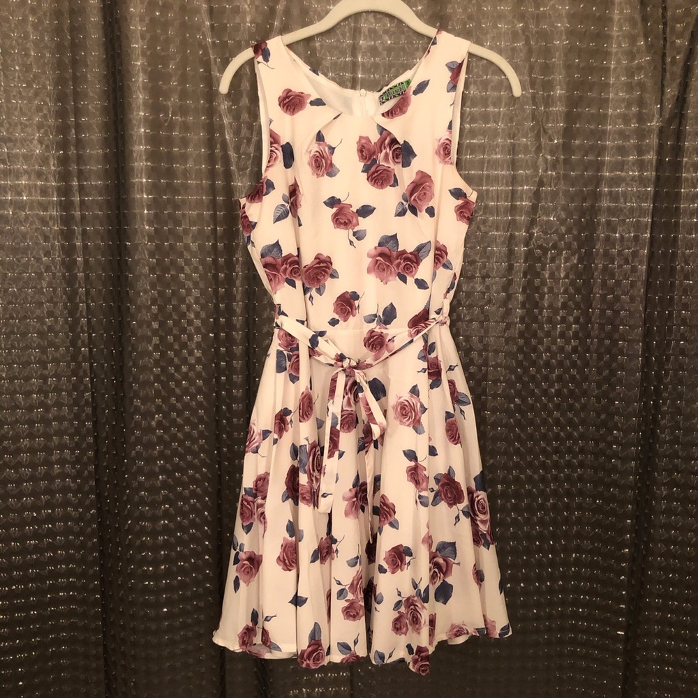 Barcelona Boutique - Vintage Cut Maroon and Navy Rose Summer Dress